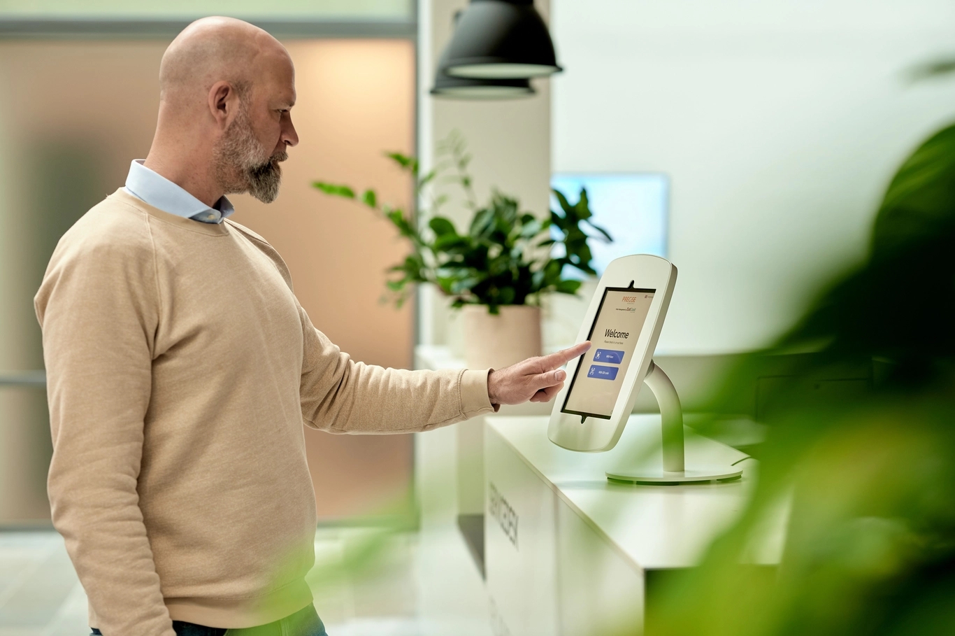 Sveriges mest sålda besökssystem – Precise Visit. En molnbaserad lösning som förenklar incheckning, höjer säkerheten och ger en professionell besöksupplevelse